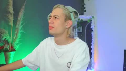 Snapshot of mattias_dantee chatting on October 6, 1:58 am mattias online show from October 6, 1:58 am