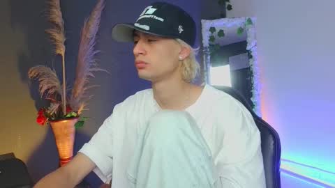 Snapshot of mattias_dantee chatting on October 9, 2:37 pm mattias online show from October 9, 2:37 pm