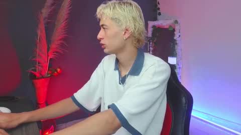 Snapshot of mattias_dantee chatting on October 11, 4:55 am mattias online show from October 11, 4:55 am