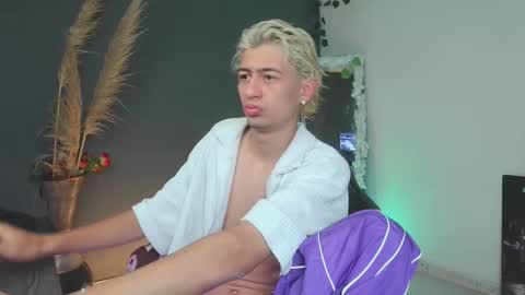 Snapshot of mattias_dantee chatting on October 13, 5:07 am mattias online show from October 13, 5:07 am