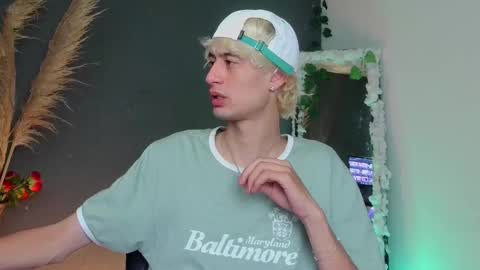 Snapshot of mattias_dantee chatting on October 14, 1:50 am mattias online show from October 14, 1:50 am