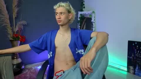 Snapshot of mattias_dantee chatting on October 18, 12:17 pm mattias online show from October 18, 12:17 pm