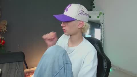 Snapshot of mattias_dantee chatting on October 22, 11:37 pm mattias online show from October 22, 11:37 pm