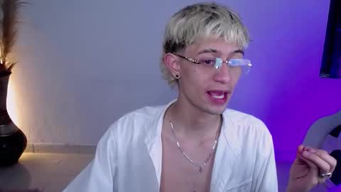 Snapshot of mattias_dantee chatting on November 28, 11:40 pm mattias online show from November 28, 11:40 pm