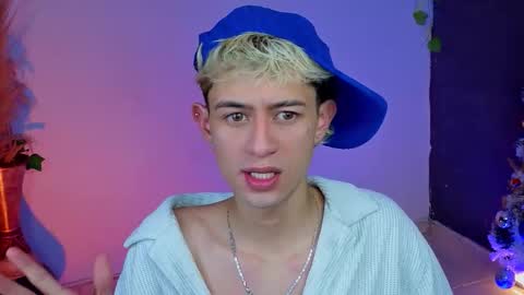 Snapshot of mattias_dantee chatting on December 15, 1:43 am mattias online show from December 15, 1:43 am