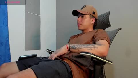 mattiwsmorris_ online show from December 1, 10:15 pm