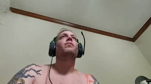 Snapshot of mattmatt4401 chatting on April 1, 5:30 am Mattmatt4401 online show from April 1, 5:30 am