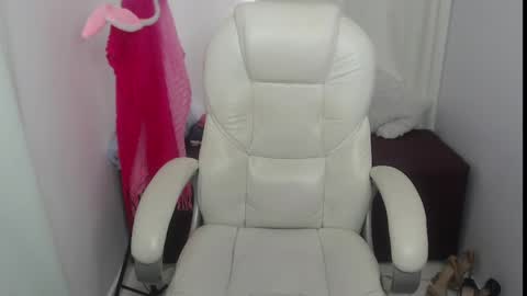 mature_2025 online show from March 5, 8:53 pm