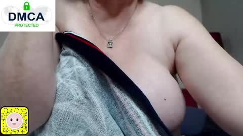 Snapshot of mature_blonde7 chatting on April 19, 8:02 am Lana online show from April 19, 8:02 am