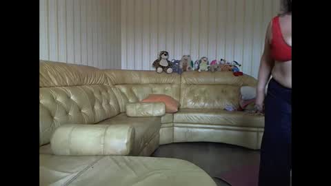 Snapshot of mature_cat chatting on April 13, 9:37 am Cat online show from April 13, 9:37 am
