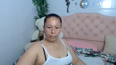 Snapshot of mature_martina_ chatting on September 24, 10:57 pm Martina online show from September 24, 10:57 pm