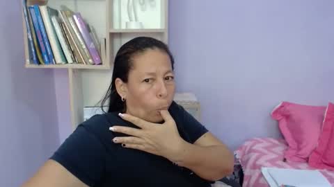 Snapshot of mature_martina_ chatting on November 1, 9:39 pm Martina online show from November 1, 9:39 pm