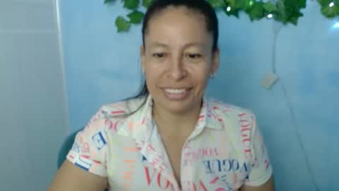 Snapshot of mature_martina_ chatting on November 10, 11:15 pm Martina online show from November 10, 11:15 pm
