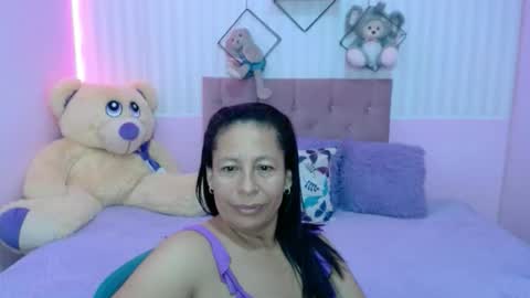 Snapshot of mature_martina_ chatting on November 16, 10:10 am Martina online show from November 16, 10:10 am