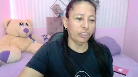 Snapshot of mature_martina_ chatting on November 18, 6:01 pm Martina online show from November 18, 6:01 pm