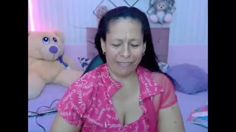Snapshot of mature_martina_ chatting on November 19, 5:57 pm Martina online show from November 19, 5:57 pm