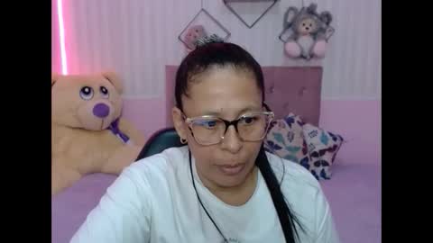Snapshot of mature_martina_ chatting on November 21, 6:39 pm Martina online show from November 21, 6:39 pm
