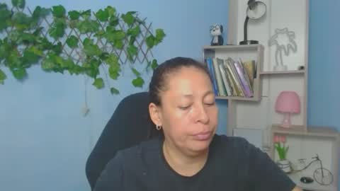 Snapshot of mature_martina_ chatting on December 5, 7:32 pm Martina online show from December 5, 7:32 pm