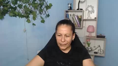 Snapshot of mature_martina_ chatting on December 22, 7:44 pm Martina online show from December 22, 7:44 pm