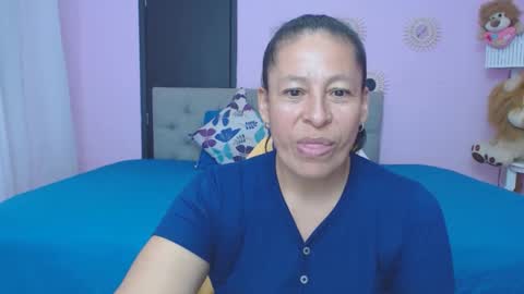 Snapshot of mature_martina_ chatting on January 6, 7:17 pm Martina online show from January 6, 7:17 pm