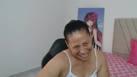 Snapshot of mature_martina_ chatting on February 13, 7:43 pm Martina online show from February 13, 7:43 pm