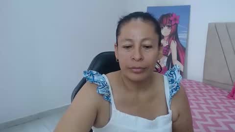 Snapshot of mature_martina_ chatting on February 18, 7:10 pm Martina online show from February 18, 7:10 pm