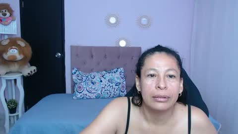 Snapshot of mature_martina_ chatting on February 24, 7:28 am Martina online show from February 24, 7:28 am