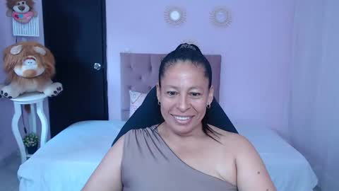 Snapshot of mature_martina_ chatting on March 2, 7:54 pm Martina online show from March 2, 7:54 pm