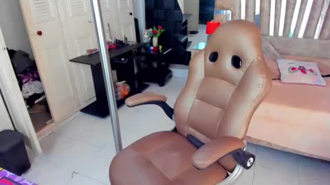Snapshot of mature_tenderxx chatting on May 19, 2:34 pm Sexy Hot Mature Sophy online show from May 19, 2:34 pm