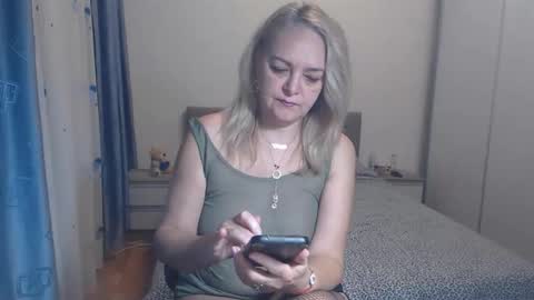 maturediana online show from March 17, 3:11 am