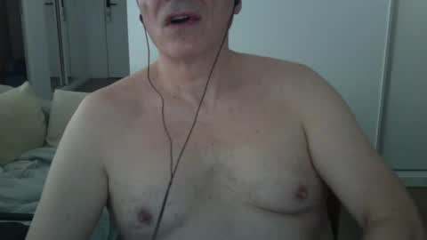 Snapshot of maturehotman chatting on February 1, 9:54 am maturehotman online show from February 1, 9:54 am