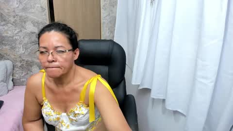 maturepure_ online show from April 2, 3:04 am