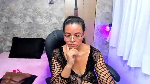 Snapshot of maturepure_ chatting on July 5, 8:54 am maturepure_ online show from July 5, 8:54 am