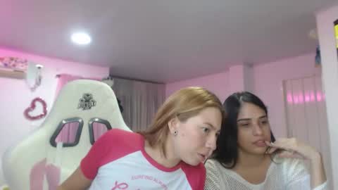 Snapshot of mauhype chatting on February 12, 9:32 pm Mau and Lauren online show from February 12, 9:32 pm