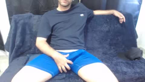 Snapshot of mauhype chatting on April 5, 6:27 pm Mau and Lauren online show from April 5, 6:27 pm