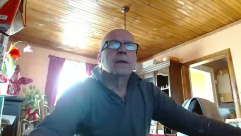 Snapshot of mauriceandre chatting on December 25, 6:19 pm Maurice online show from December 25, 6:19 pm