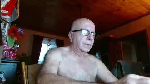 Snapshot of mauriceandre chatting on December 29, 12:55 pm Maurice online show from December 29, 12:55 pm