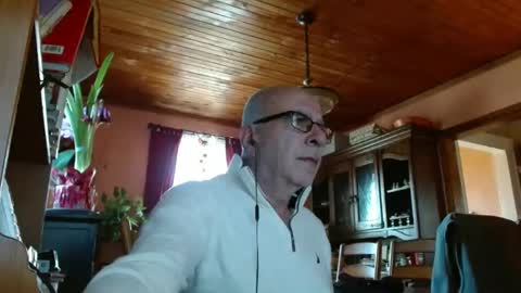 Snapshot of mauriceandre chatting on January 15, 3:50 pm Maurice online show from January 15, 3:50 pm