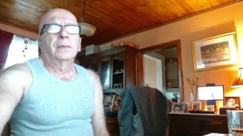 Snapshot of mauriceandre chatting on February 15, 9:04 pm Maurice online show from February 15, 9:04 pm