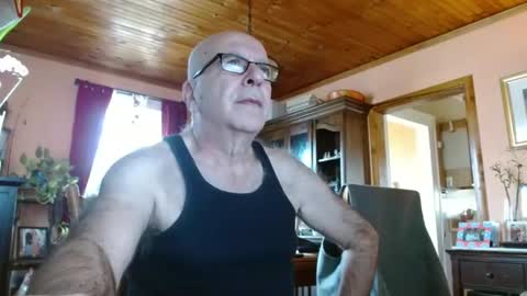 Snapshot of mauriceandre chatting on February 24, 3:09 pm Maurice online show from February 24, 3:09 pm