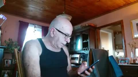 Snapshot of mauriceandre chatting on February 26, 12:03 pm Maurice online show from February 26, 12:03 pm