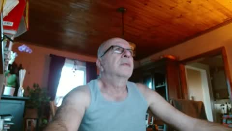 Snapshot of mauriceandre chatting on March 7, 11:40 am Maurice online show from March 7, 11:40 am