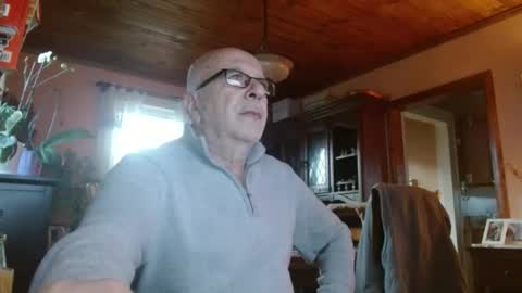 Snapshot of mauriceandre chatting on December 19, 9:00 pm Maurice online show from December 19, 9:00 pm