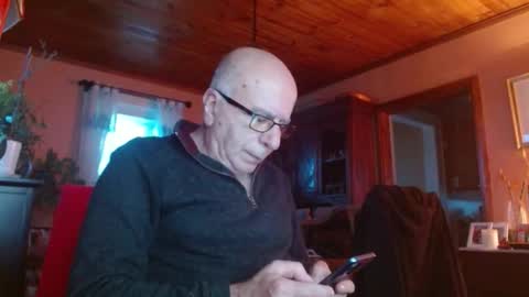 Snapshot of mauriceandre chatting on February 1, 12:15 pm Maurice online show from February 1, 12:15 pm