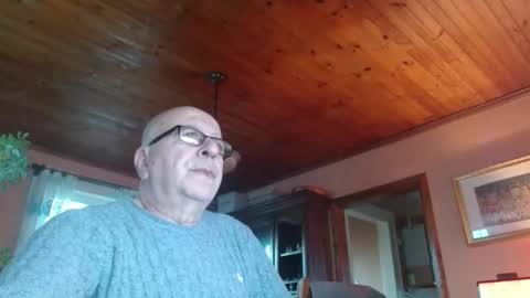 Snapshot of mauriceandre chatting on April 4, 10:46 am Maurice online show from April 4, 10:46 am