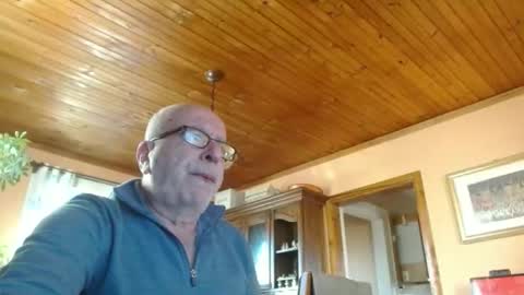 Snapshot of mauriceandre chatting on April 11, 11:14 am Maurice online show from April 11, 11:14 am