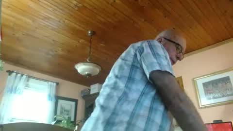 Snapshot of mauriceandre chatting on May 22, 12:44 pm Maurice online show from May 22, 12:44 pm