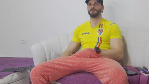 mauro_real_man online show from March 3, 6:36 pm