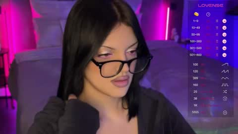 Mavis online show from December 1, 7:41 pm