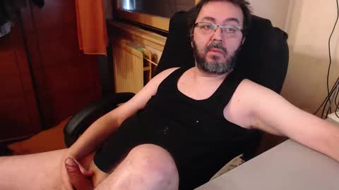 Snapshot of max818k chatting on October 5, 5:39 am Max online show from October 5, 5:39 am